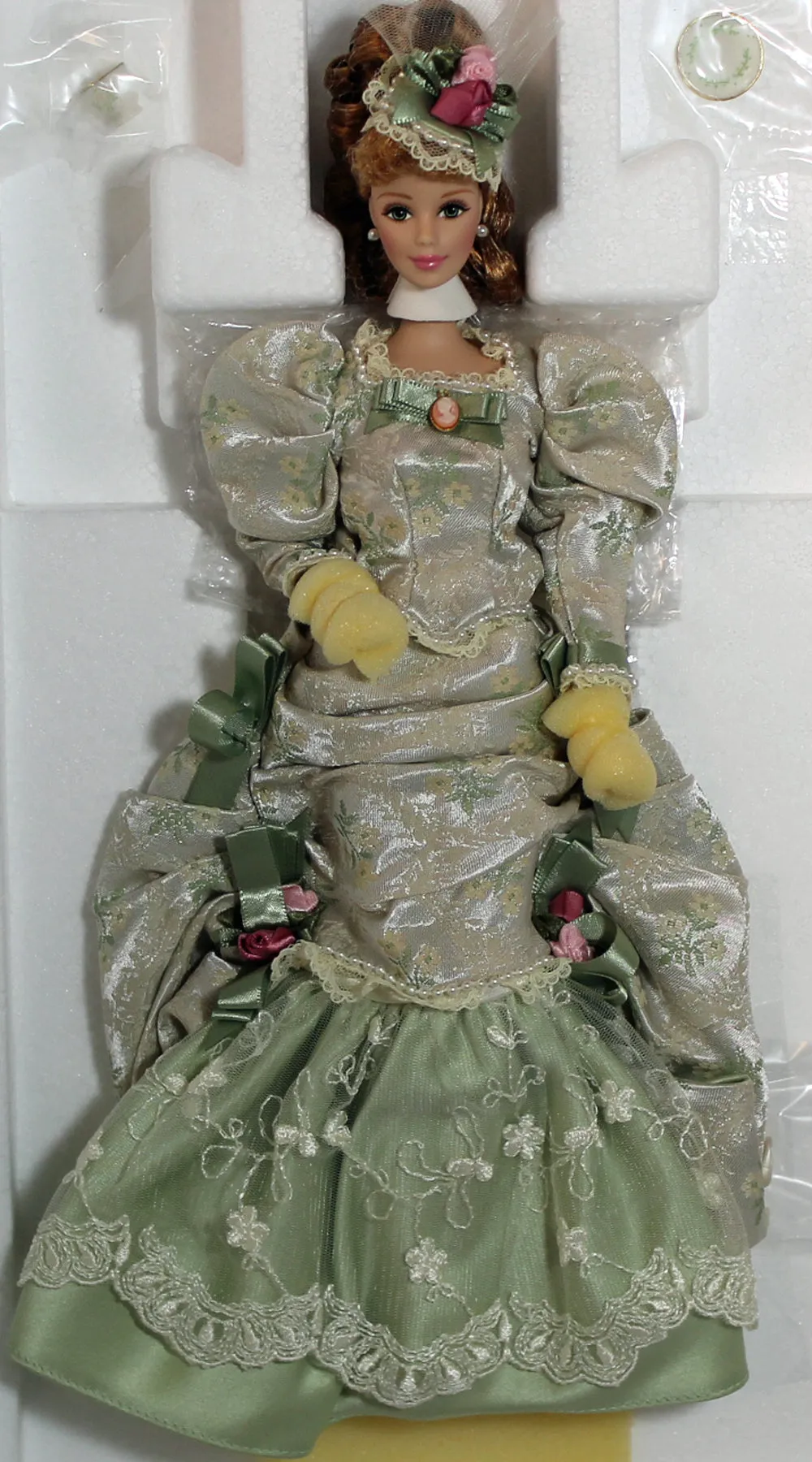 1998 Victorian Tea Porcelain Barbie (20983)